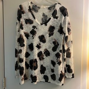 No I animal print lightweight v-neck sweater